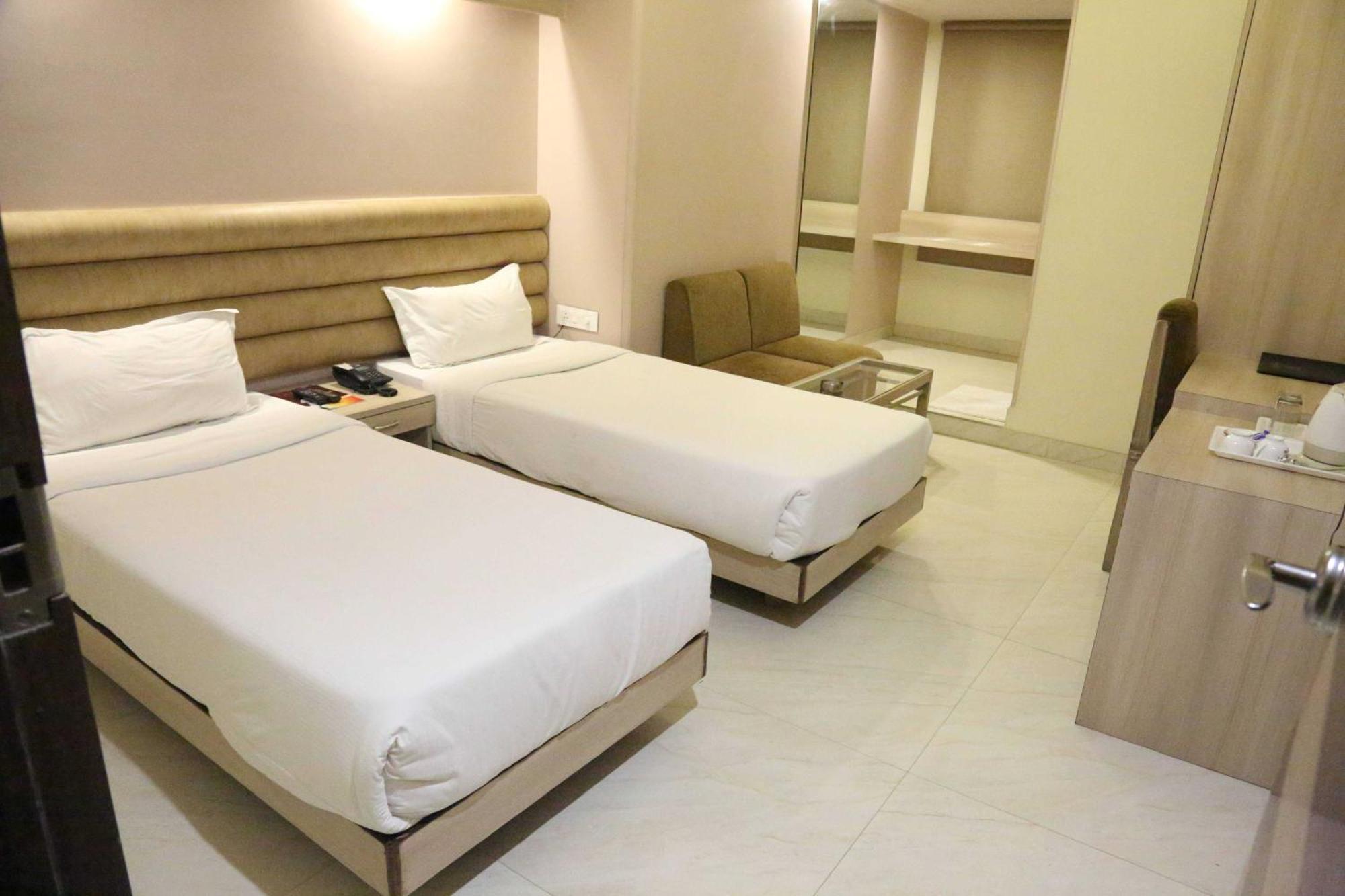 Palette Hotel Nisarga By Sunday Bhopal Extérieur photo