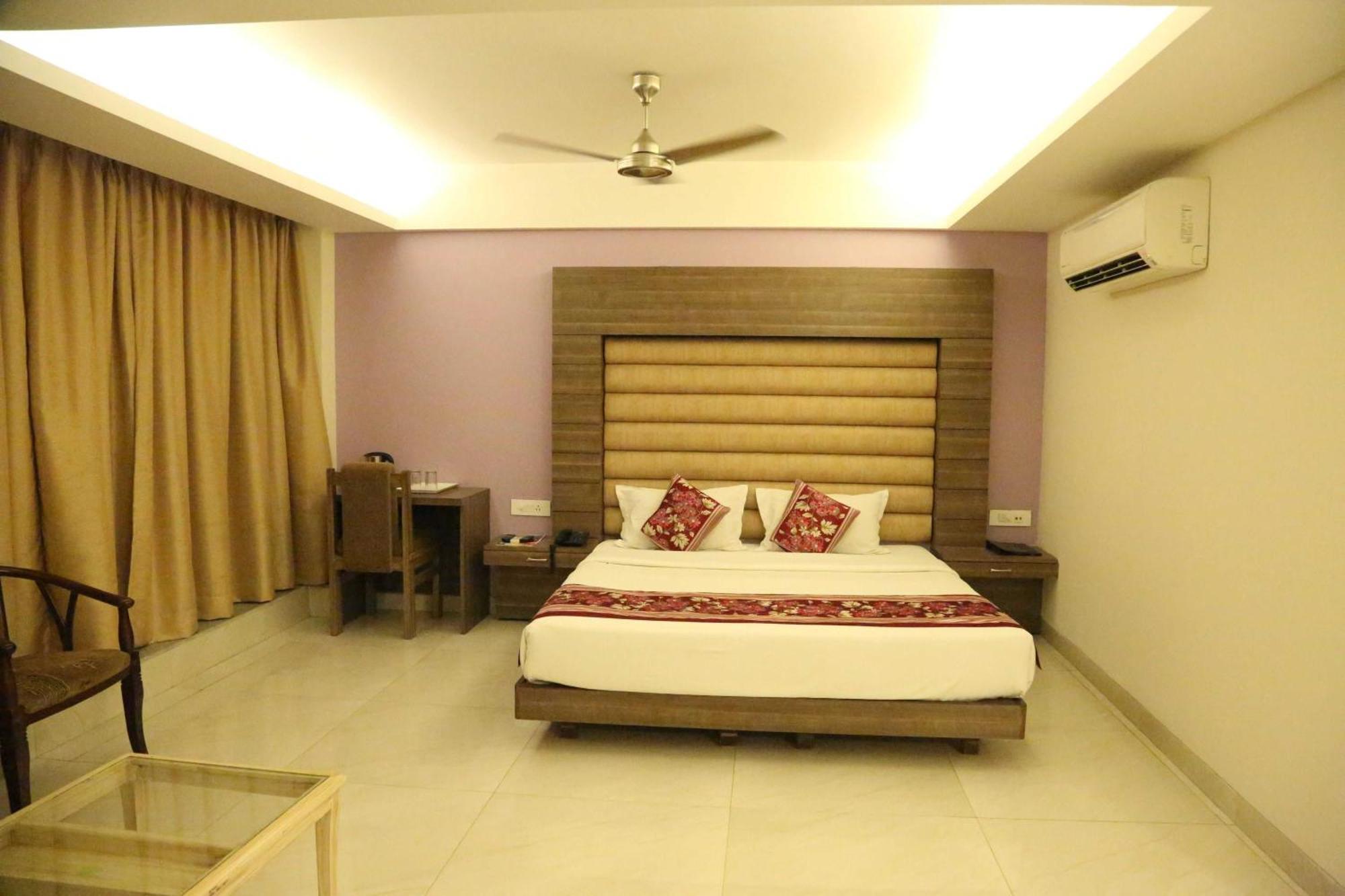 Palette Hotel Nisarga By Sunday Bhopal Extérieur photo